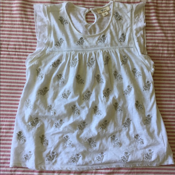 NWOT White Embroidered Top With Flutter Sleeves - Picture 3 of 7